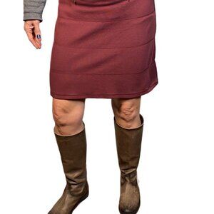Athleta Womens Burgundy red Textured above knee Skirt Size 8 stretch comfy